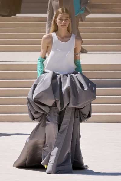 Look 11